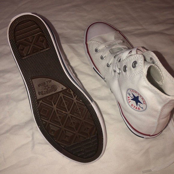 Converse Chuck Taylor All Star High Top. Kid’s 3 - Picture 2 of 3